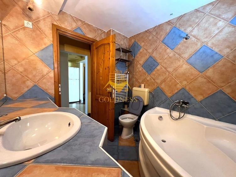 Apartament cu 3 camere semidecomandat în Central