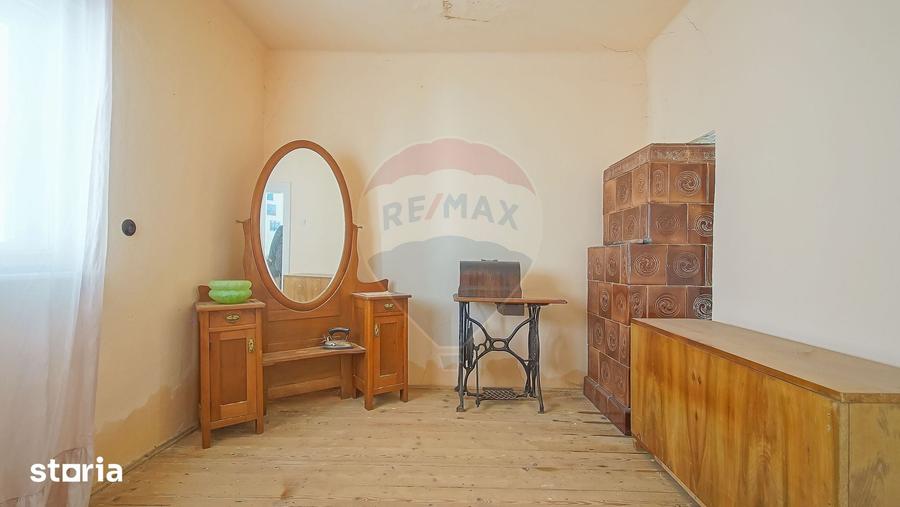 Casă cu 2 camere cu Teren 230 Mp în Schei