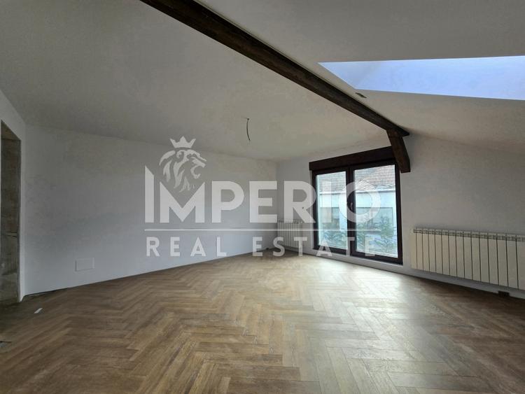 Duplex cu 5 camere cu Canalizare în Gruia