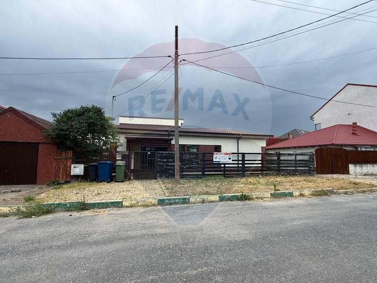 Casă individuală cu 3 camere cu Teren 303 Mp în Central