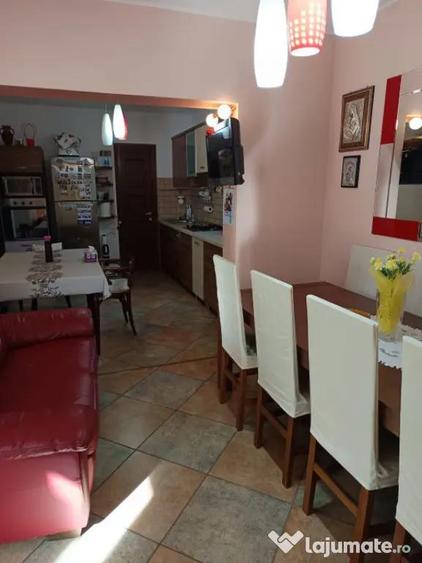 Casă cu 5 camere cu Teren 698 Mp în Albert