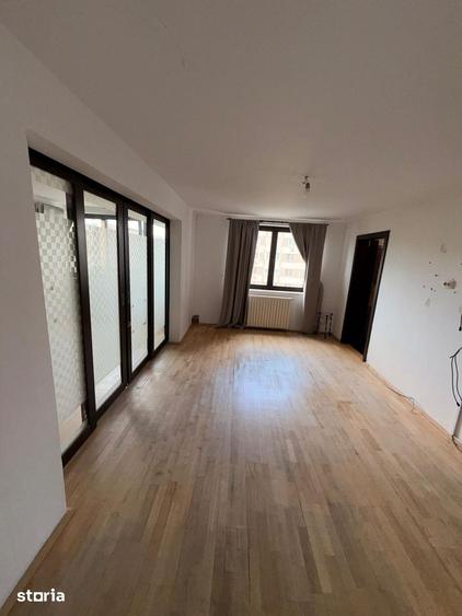 Apartament cu 4 camere în Crângași