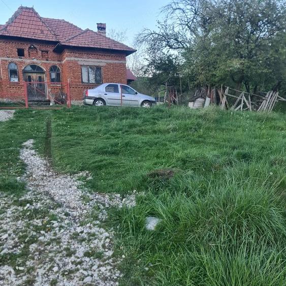 Casă cu 4 camere cu Teren 5108 Mp în Poienari (Poienarii de Muscel)
