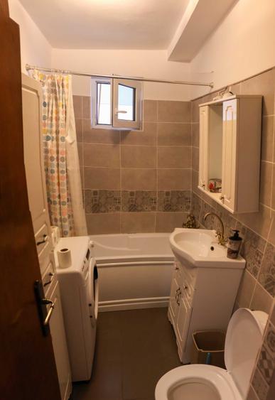 Apartament cu 3 camere semidecomandat în Lujerului