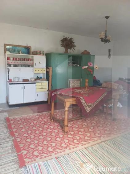 Casă cu 2 camere cu Teren 1426 Mp în Central