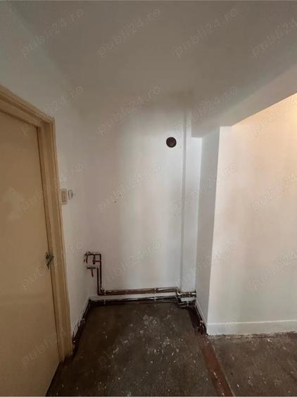 Apartament cu 3 camere decomandat în Micro 16