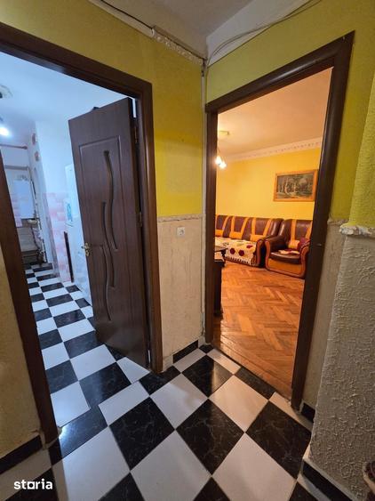 Apartament cu 3 camere decomandat în Babadag