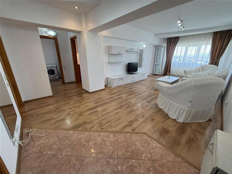 Apartament cu 3 camere decomandat în Ștefan cel Mare