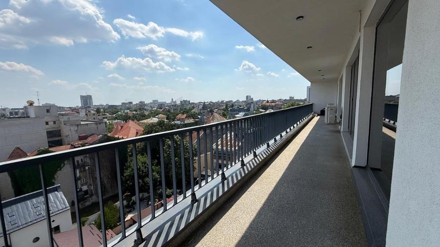 Apartament cu 4 camere semidecomandat în Dacia