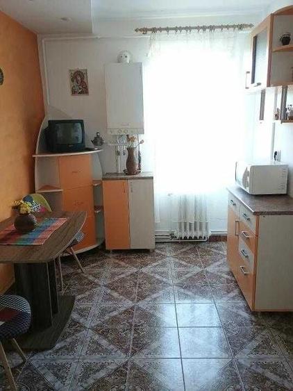 Apartament cu 3 camere decomandat în Pandurilor