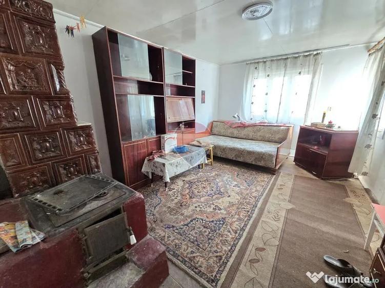 Casă cu 4 camere cu Teren 1155 Mp în Milcovul