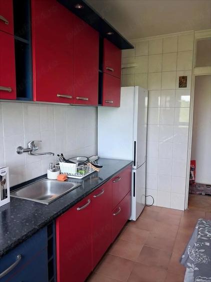 Apartament cu 2 camere decomandat în Văcăresti