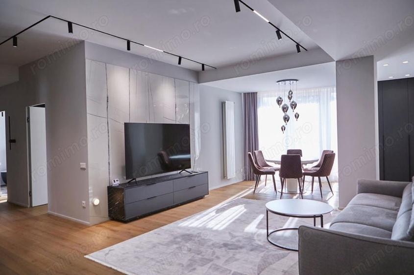 Apartament cu 3 camere decomandat în Florilor