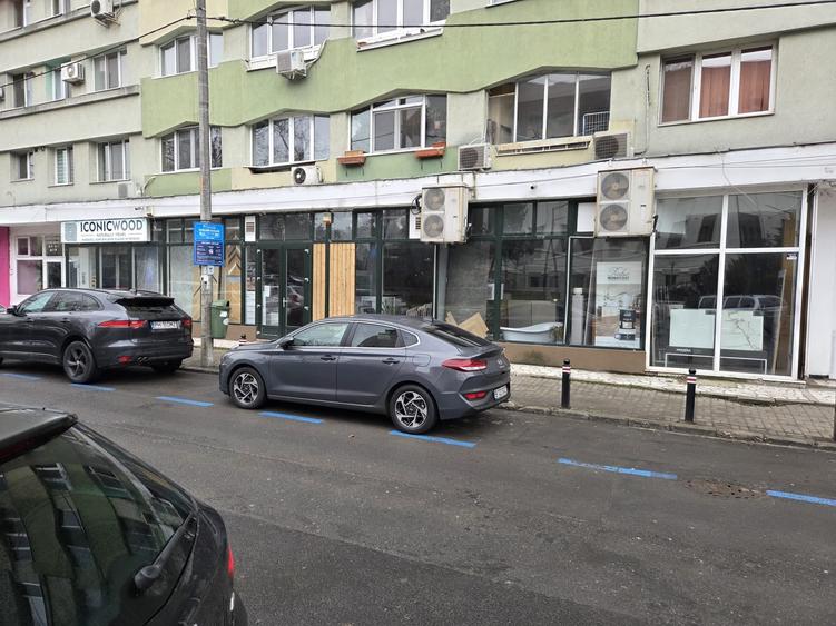 Spațiu comercial, de 255 mp, în Banu Manta
