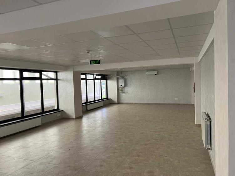 SPATIU COMERCIAL LANGA NOD CAFE zona centrala, bloc nou, loc de parcare inclus - 2