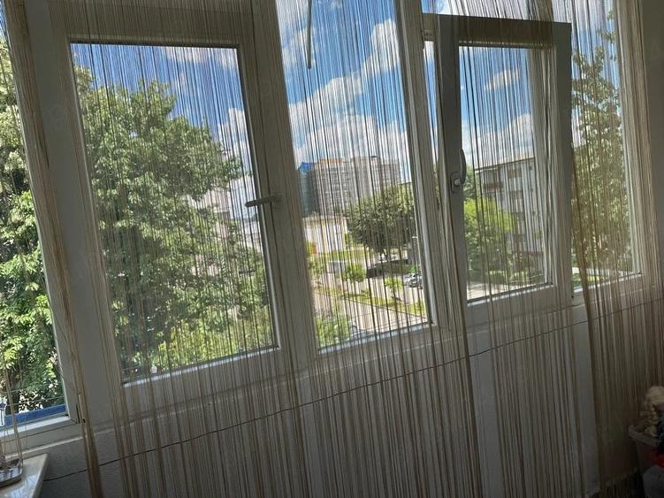 Apartament cu 3 camere semidecomandat în Micro 6