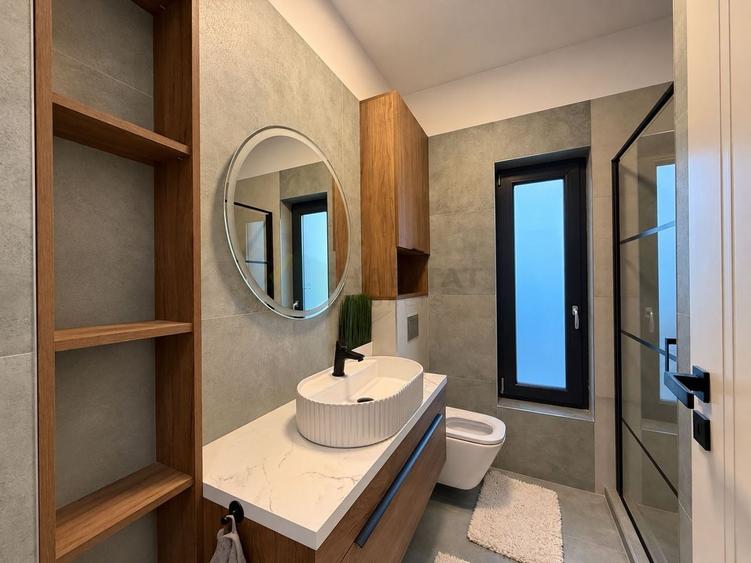 Casă individuală cu 4 camere cu Piscina în Tunari