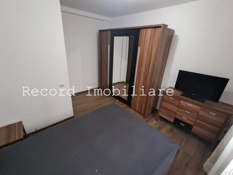Apartament cu 3 camere semidecomandat în Florești