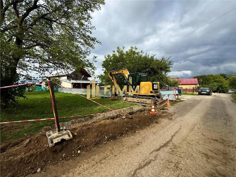 Teren Construcții intravilan de 1750 mp, în Adâncata