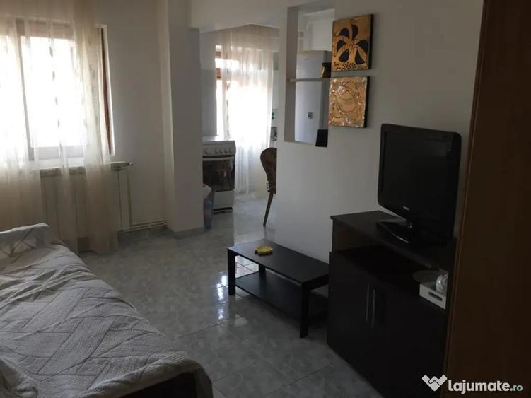 Apartament cu 3 camere decomandat în Independenței