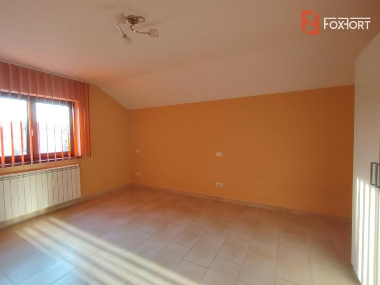 Casă individuală cu 6 camere cu Canalizare în Giroc