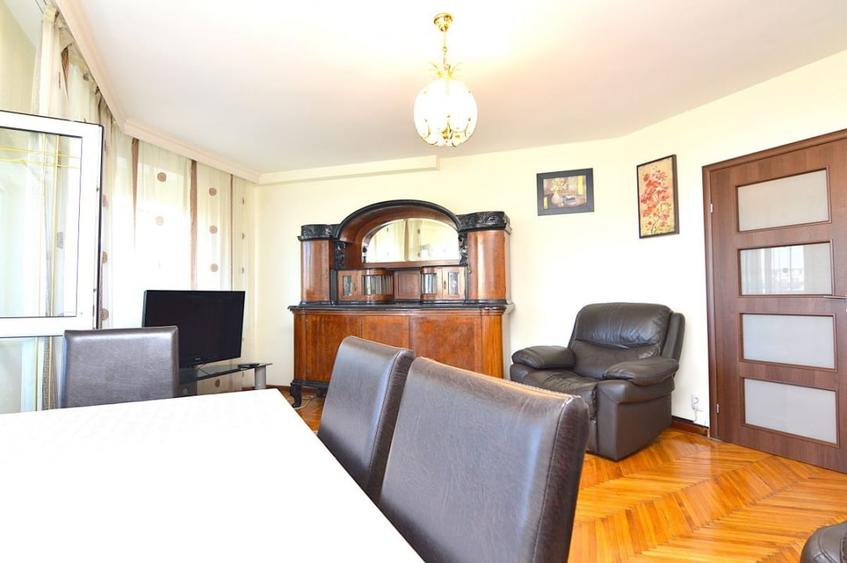 Apartament cu 3 camere decomandat, mobilat în Libertății