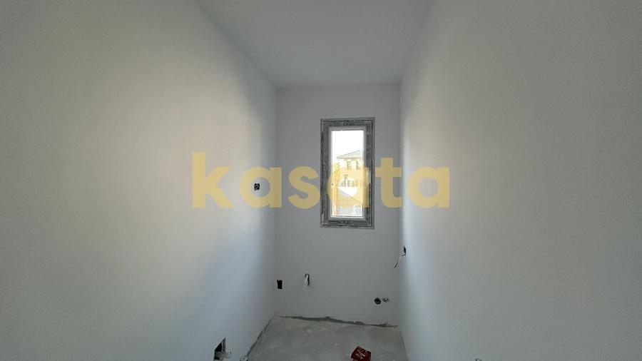 Duplex cu 4 camere cu Canalizare în Balotești