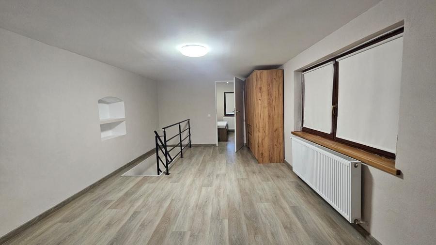 Apartament cu 3 camere semidecomandat, mobilat în Central