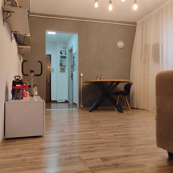 Apartament cu 3 camere decomandat în Brâncoveanu