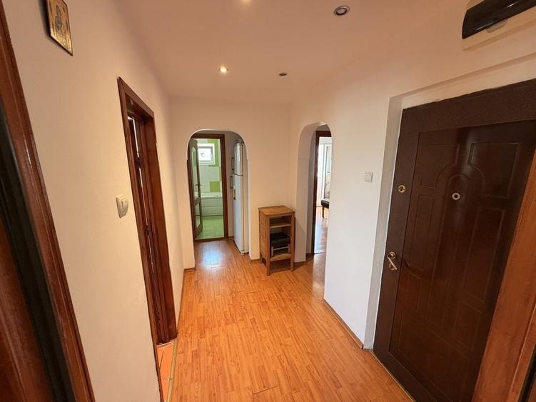 Apartament cu 3 camere decomandat în Sud