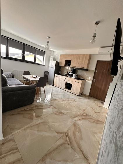 Apartament cu 3 camere decomandat în Exterior Vest
