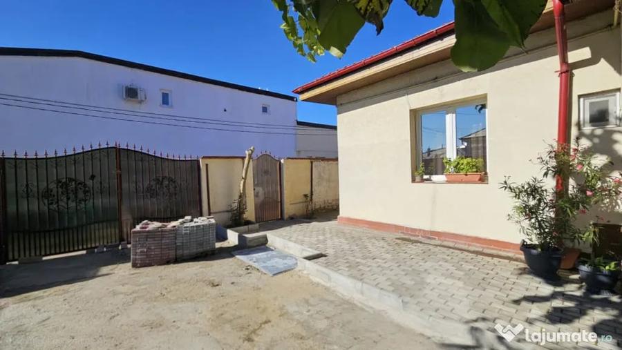 Casă cu 5 camere cu Teren 267 Mp în Pieptănari