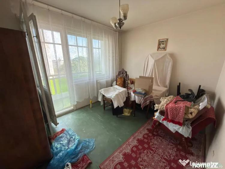 Apartament cu 3 camere semidecomandat în Central