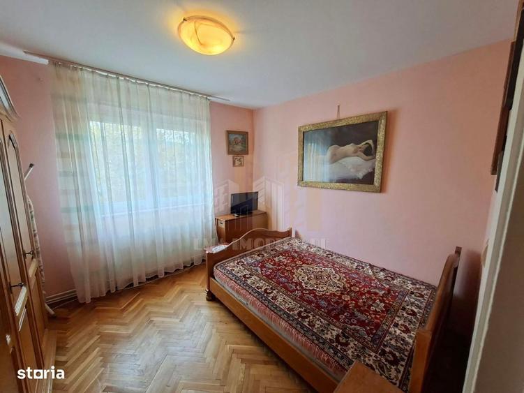 Apartament cu 3 camere semidecomandat în Central
