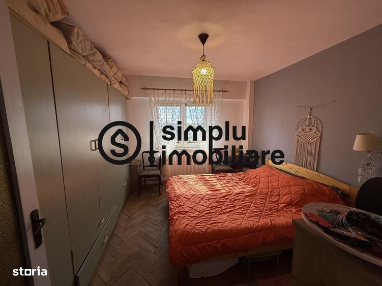Apartament cu 3 camere decomandat în Sărari