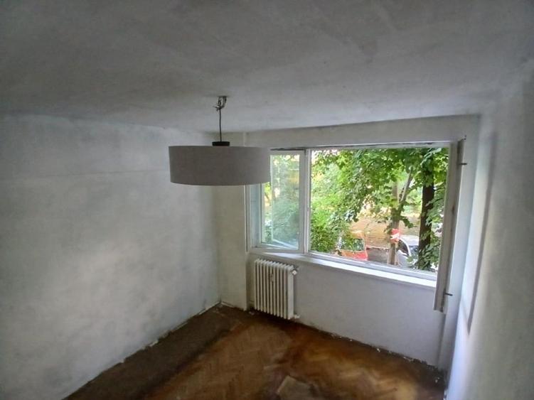 Apartament cu 3 camere semidecomandat în Ștefan cel Mare