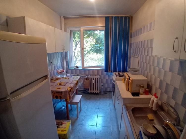 Apartament cu 2 camere semidecomandat în Berceni