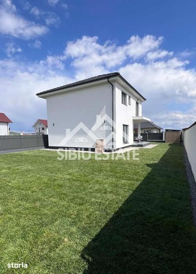 Casă cu 4 camere cu Teren 570 Mp în Cristian
