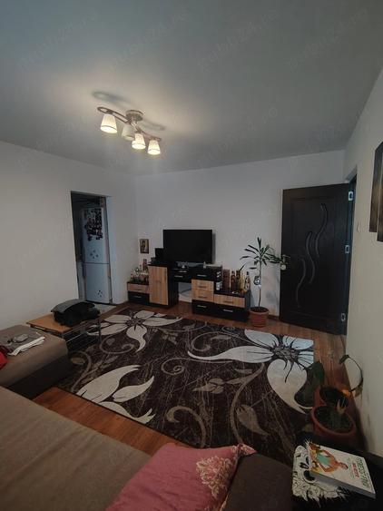 Apartament cu 2 camere semidecomandat în Baicului