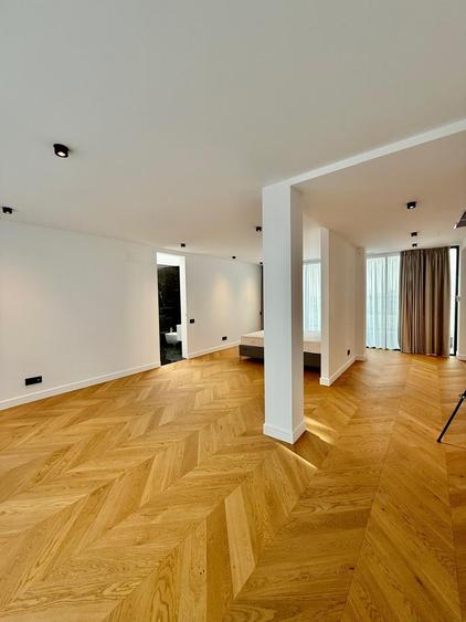 Penthouse cu 5 camere decomandat în Titulescu