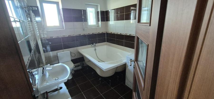 Apartament cu 4 camere decomandat, mobilat în Odobescu