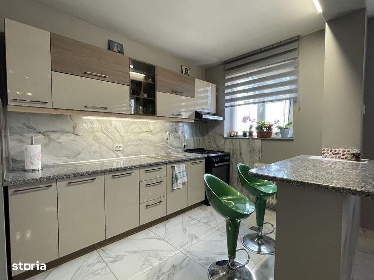 Investitie Inteligenta: 2 Case la Pret de Una in Piatra Neamt - 3