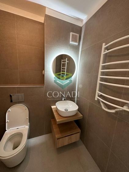 Apartament cu 3 camere semidecomandat în P-ta Presei Libere