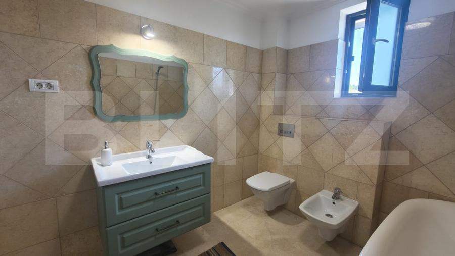 Casă individuală cu 4 camere cu Canalizare în Podul de Fier