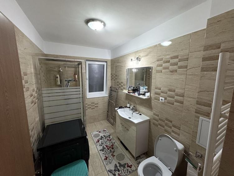 Apartament cu 3 camere decomandat în Florești
