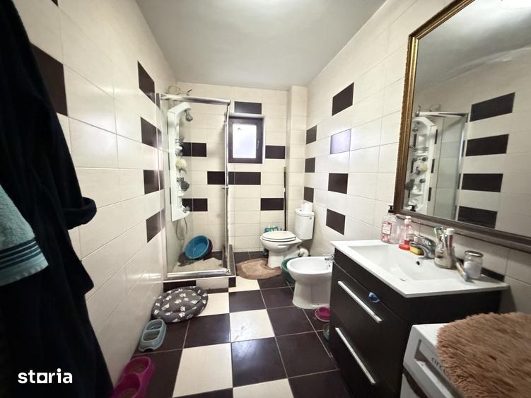 Casă cu 5 camere cu Teren 800 Mp în Traian
