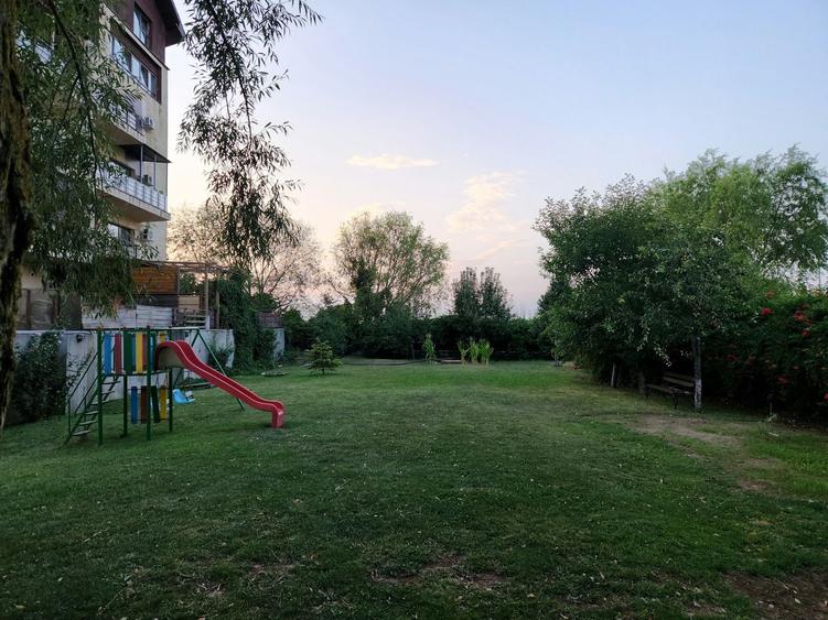 Apartament cu 2 camere semidecomandat în Ostratu