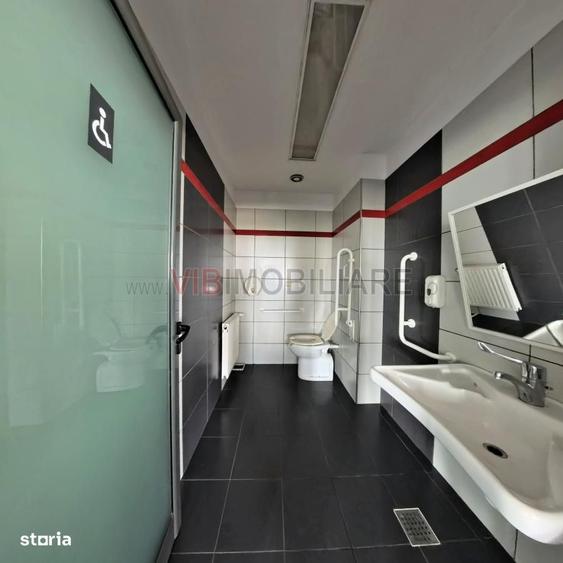 Spațiu comercial, de 600 mp, în Central