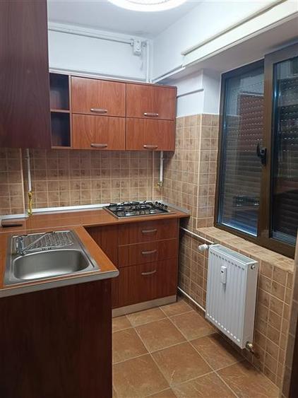 Garsonieră decomandată, mobilată în Central