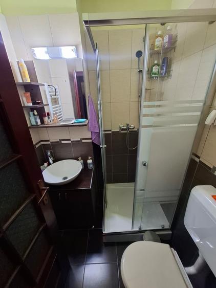 Apartament cu 4 camere semidecomandat în Micălaca